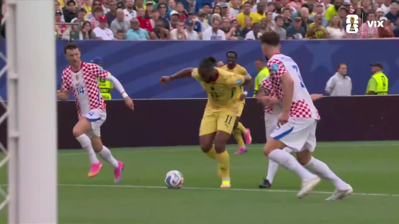 ¡Por muy poco! Semenyo estuvo cerca del gol