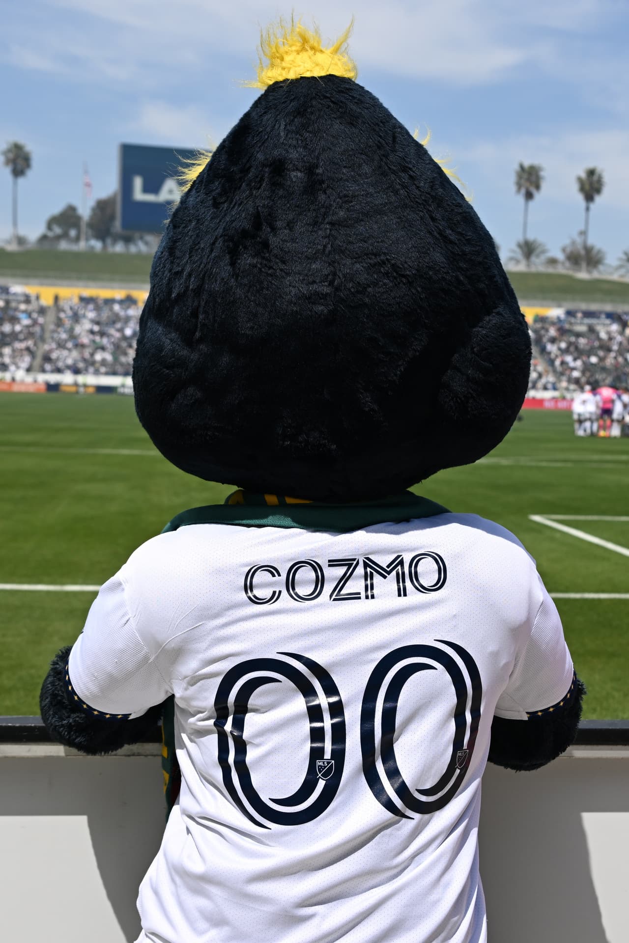 'Cozmo', la mascota de LA Galaxy, no quiso perderse detalle de 'El Tráfico'.
<br>
