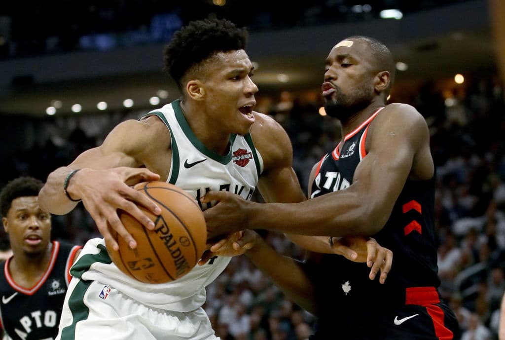 Milwaukee tuvo un 39.8 por ciento de efectividad en tiros de campo mientras que Toronto un 37 por ciento, lo cual habla de cu´´an defensivo fue el encuentro.