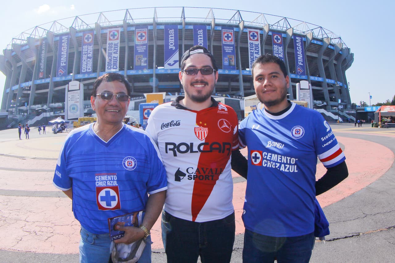 Los fanáticos de Cruz Azul y Necaxa viven la antesala del encuentro por la Jornada 9 del Clausura 2019 de la Liga MX en el Estadio Azteca.