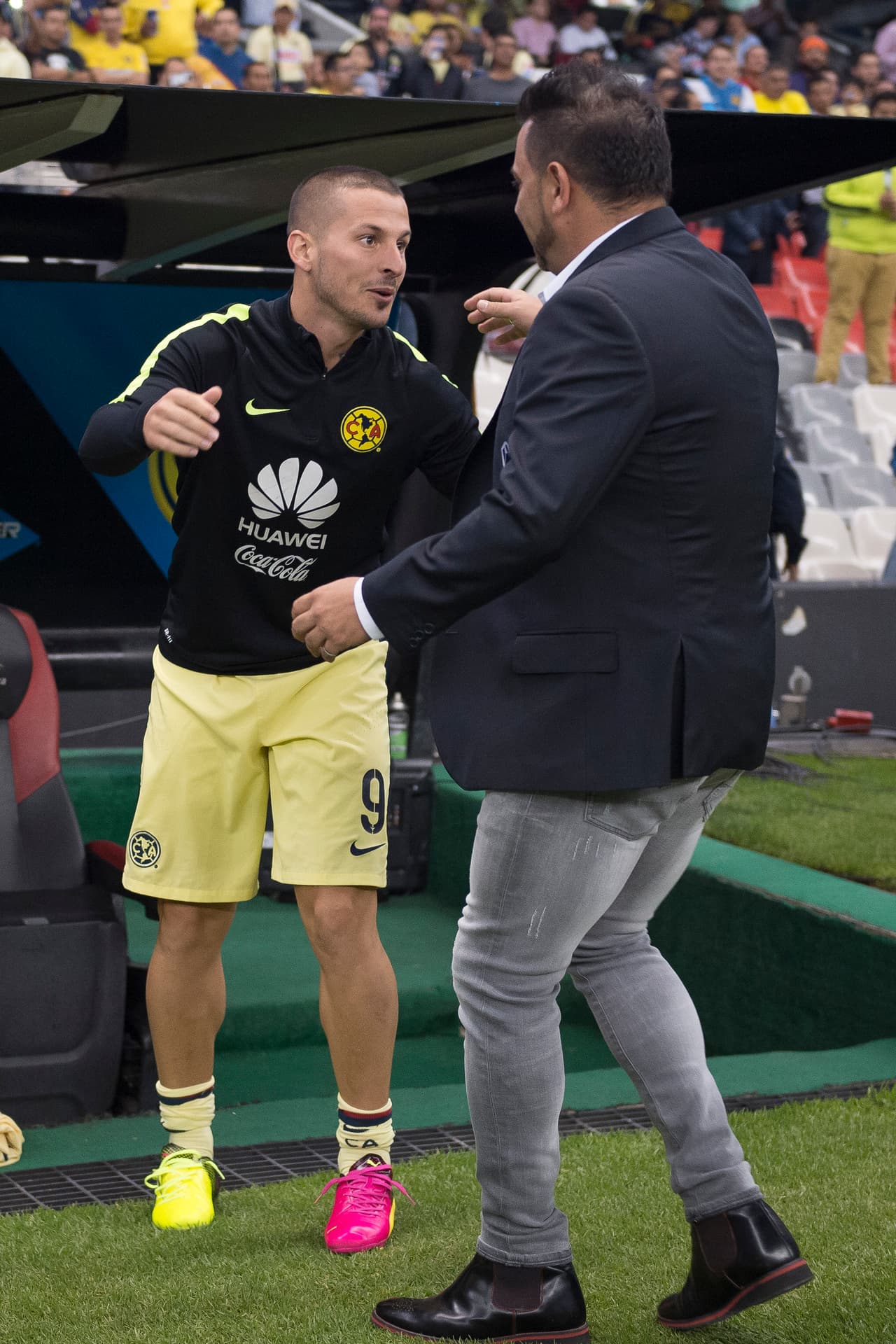 Quien lo llevó a Tijuana fue Antonio 'Turco' Mohamed, que también lo pidió para el América. Sin embargo, cuando 'Pipa' llegó a Coapa el DT era el charrúa Gustavo Matosas.