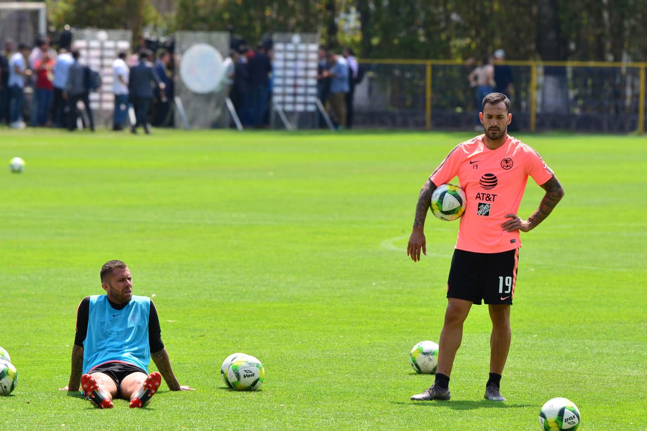 El francés Jérémy Menez estará a disposición de Miguel Herrera con América tras ocho meses. Así fue su entrenamiento y encuentro con los medios previo al duelo contra Necaxa, en el que estará en la banca por el Clausura 2019.