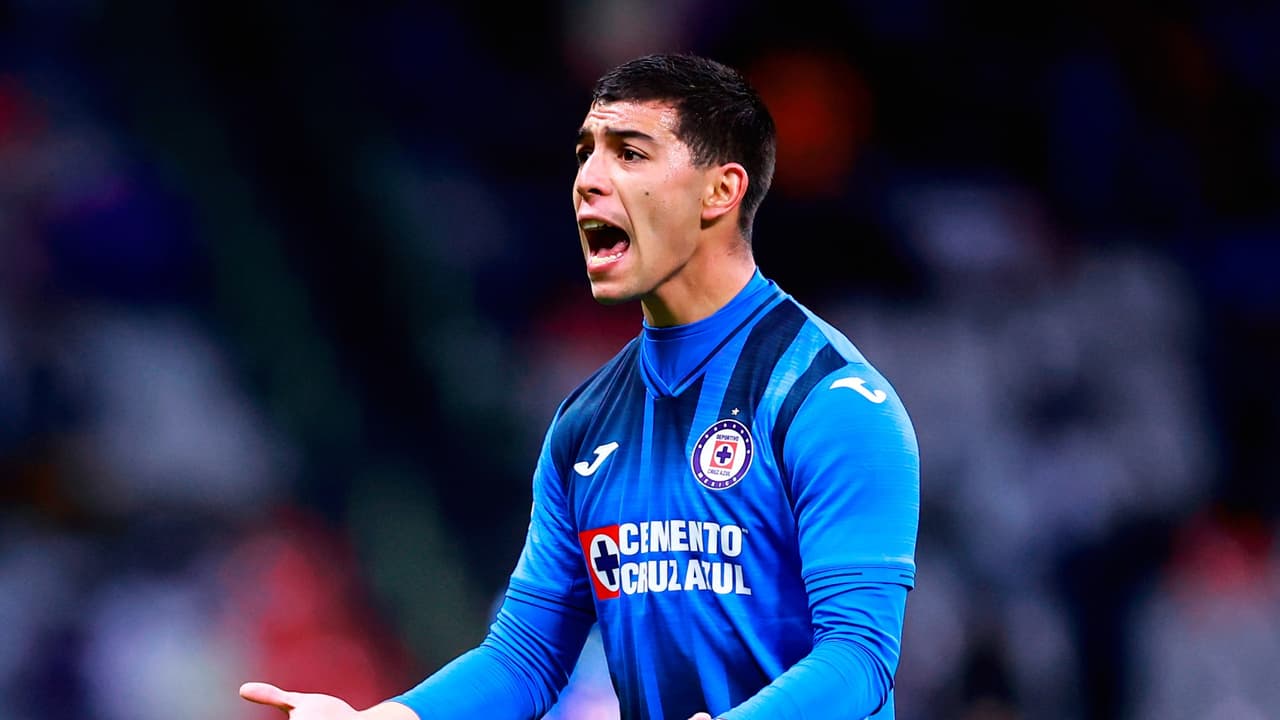 Erik Lira, ahora con Cruz Azul, jugará por primera vez ante su exequipo Pumas.