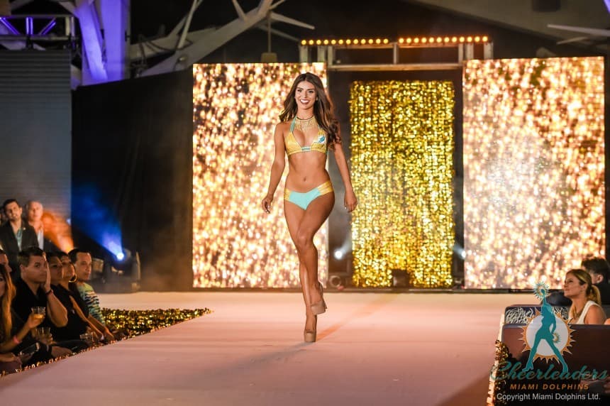 Las porristas de los Miami Dolphins lucieron espectaculares y realmente sexys en su presentación en traje de baño de este año. ¡Checa qué bellezas!