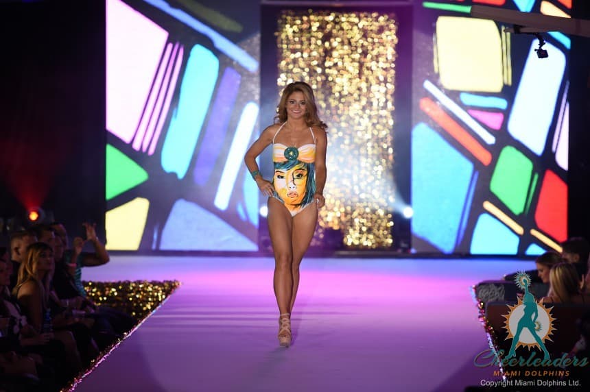 Las porristas de los Miami Dolphins lucieron espectaculares y realmente sexys en su presentación en traje de baño de este año. ¡Checa qué bellezas!