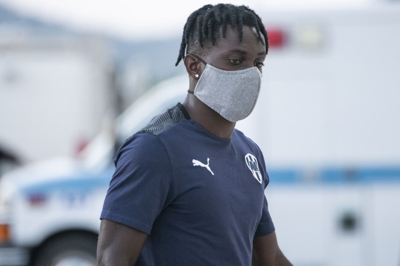 Aké Loba no entra en los planes de Rayados para el Clausura