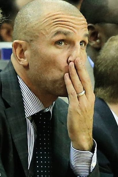 Las manchas del deporte también se dieron en pleno juego. Jason Kid, entrenador de los Nets, necesitaba un tiempo, pero como no tenía ninguno disponible hizo que Tyshawn Taylor le empujara para tirar su vaso con líquido en la cancha. Una acción literalmente muy sucia que le valió una fuerte multa.