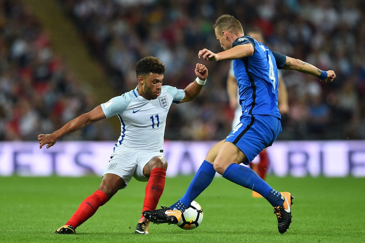 Una historia similar fue la de Oxlade-Chamberlain en esta jornada. Intentos excesivos de definir individualmente y remates desviados.