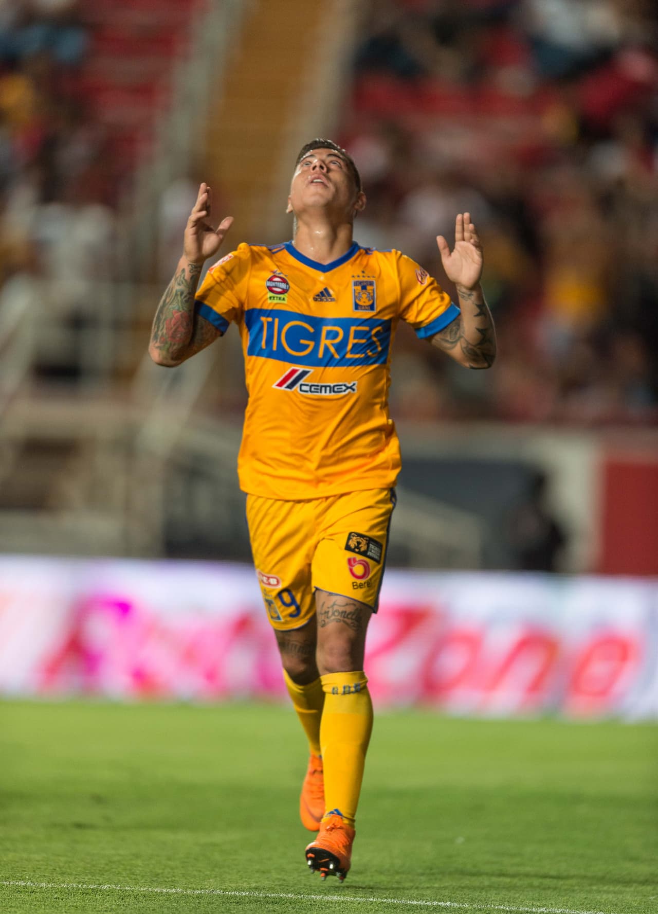 Fueron los universitarios los encargados de abrir el marcador. Eduardo Vargas, en una gran combinación con André Gignac, abrió el marcador a los 28 minutos.