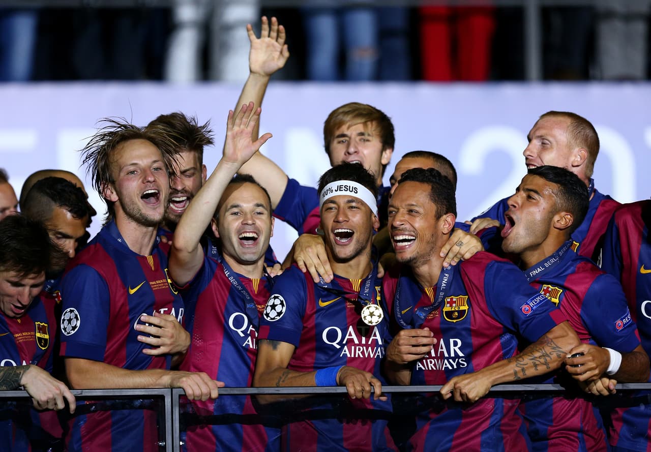 Los jugadores culés son: el portero alemán Marc-André Ter Stegen; los defensas españoles Gerard Piqué y Jordi Alba, y el argentino Javier Mascherano; los medios españoles Sergio Busquets y Andrés Iniesta, y el croata Ivan Rakitic; y los delanteros argentino Leo Messi, uruguayo Luis Suárez y brasileño Neymar.