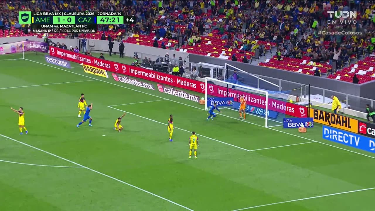 ¡GOL!  anota para Cruz Azul. Omar Campos