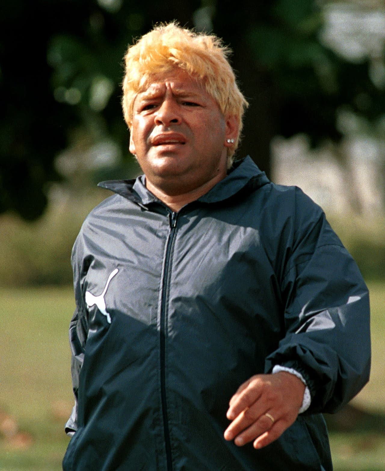 La medida que tomaron Maradona y su familia fue irse a vivir a Cuba, donde residió por varios años mientras pasaba por un proceso de rehabilitación.