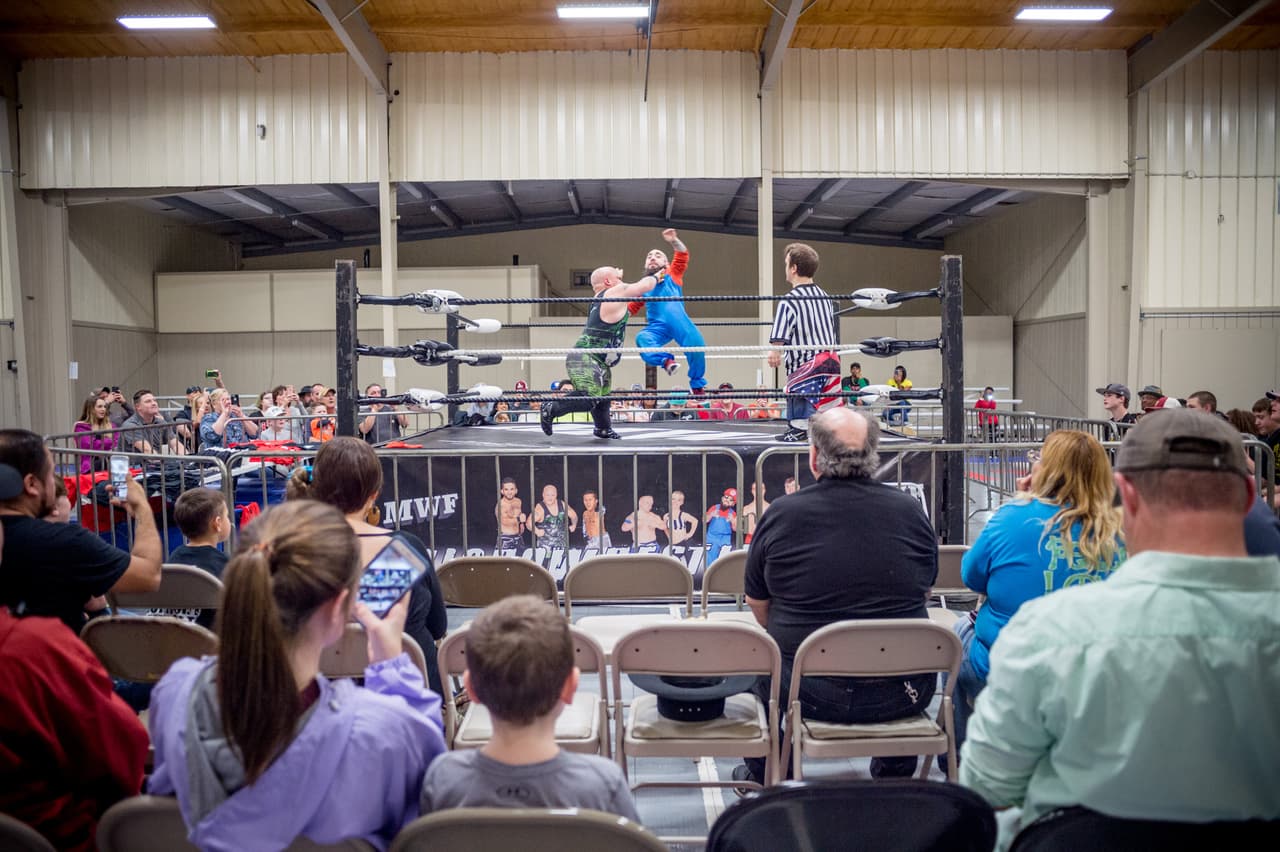 La agresividad de sus competidores es un elemento clave que llama la atención.