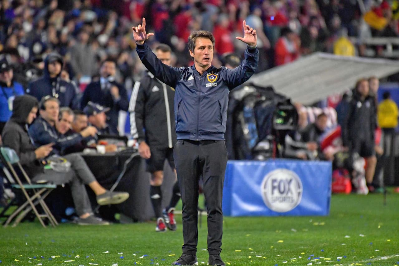 El partido ante el Fire significó el debut oficial de Guillermo Barros Schelotto como entrenador de LA Galaxy.