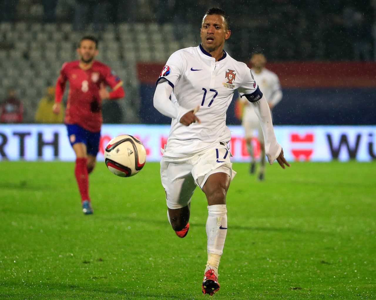 Nani ha cobrado un segundo, o segundo, aire entre la recta final de la Liga turca con el Fenerbahçe y su gran actuación en la presente Eurocopa con Portugal. Valencia no ha pasado inadvertido lo hecho por el extremo y lo estaría firmando en breve.