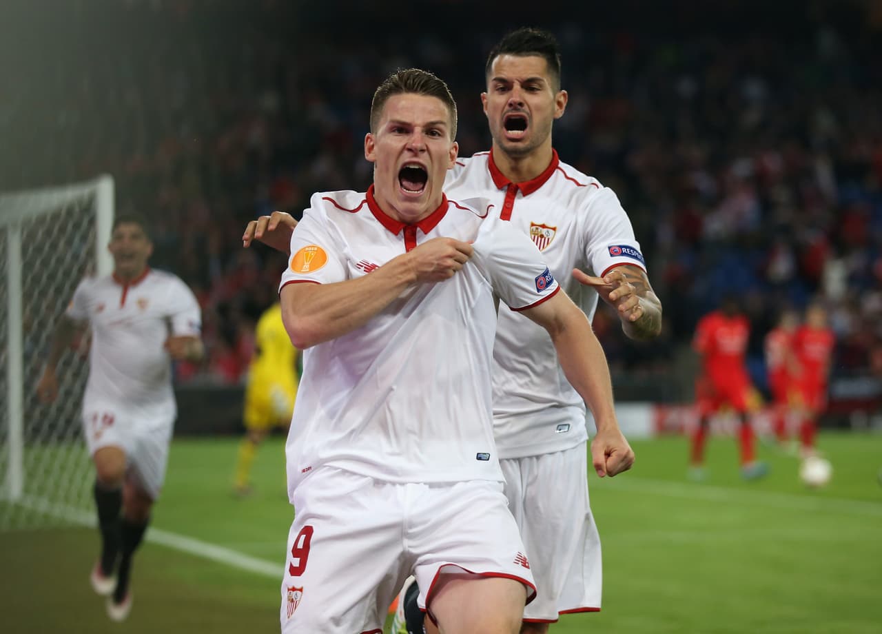Como Barcelona necesita de otro hombre de ataque que sea una alternativa desde el banquillo, y al no lograr firmar a Nolito, se fijaría en el francés Kevin Gameiro del Sevilla. Sin embargo, al igual que como ha pasado con el delantero español, la falta de un acuerdo económico por el traspaso impediría el movimiento.