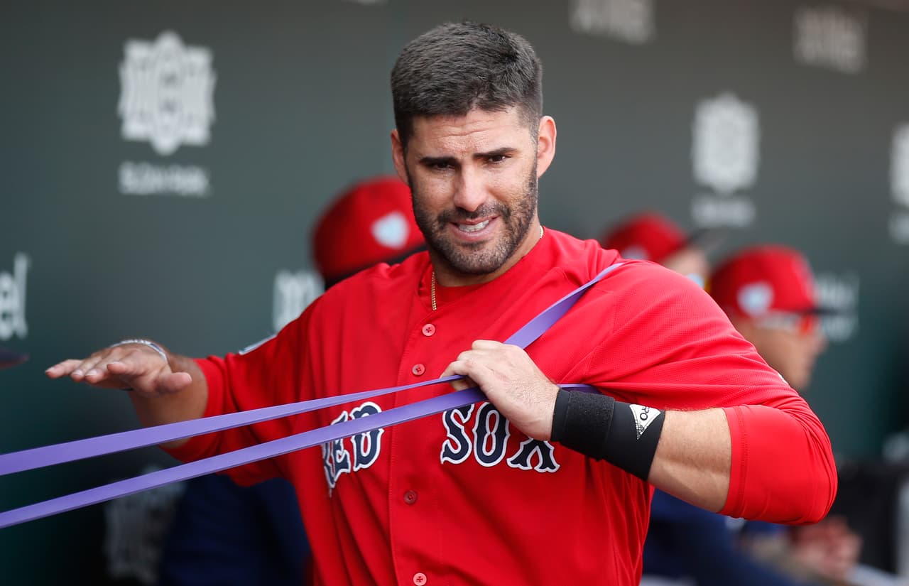 <b>5) J.D. Martinez - Boston Red Sox</b>. El bateador designado de los Red Sox, de nombre Julio Daniel, estuvo coqueteando en 2018 por largo rato con la triple corona de bateo. Ese es el calibre de un tipo que tuvo promedio de .330, con 43 jonrones y 130 impulsadas, área en la que lideró MLB el año anterior. Aunque no fue lo explosivo que se espera enla Serie Mundial, JD respondió y aportó al campeonato de Boston.