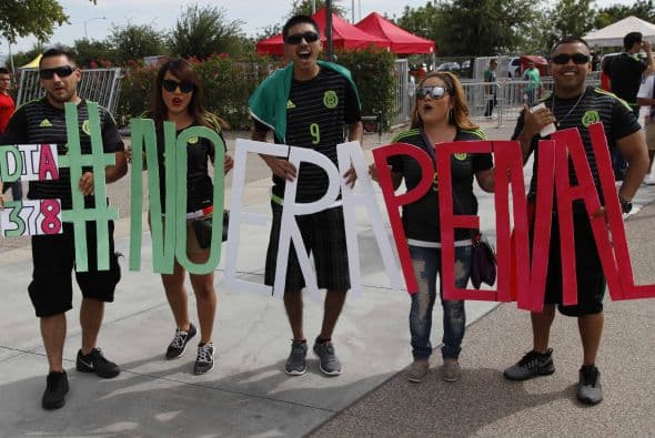La afición en Estados Unidos llegó a Phoenix con todo su colorido para ver a México y Guatemala enfrentarse en la Copa Oro 2015.