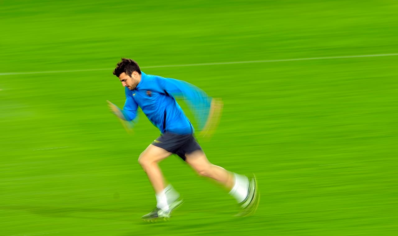 <b>Dudó de 'La Pulga' </b>
<br>- Fábregas, al ver la complexión de Lio, dudó de su calidad.
<br>- “Voy confiado al ejercicio a quitarle el balón y bueno, viene conduciendo rápido, me puse nervioso", sentenció.