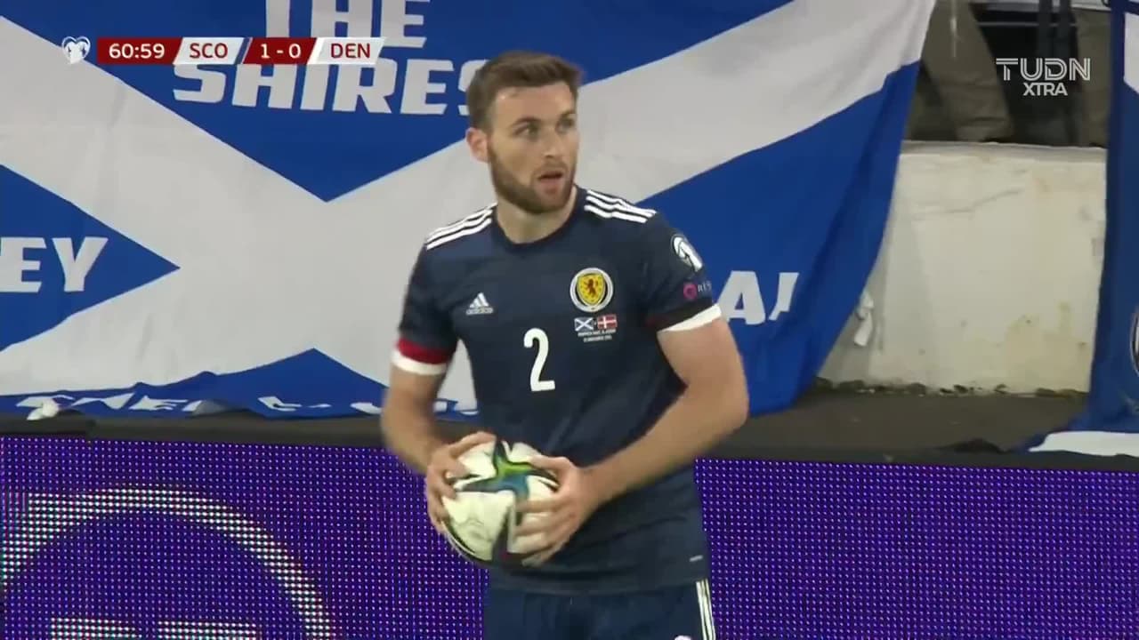 ¡TIRO ATAJADO! disparo por Billy Gilmour.