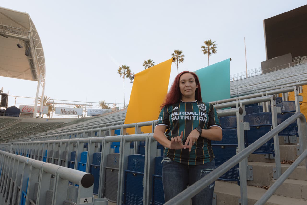 Así luce el espectacular jersey retro del Galaxy.