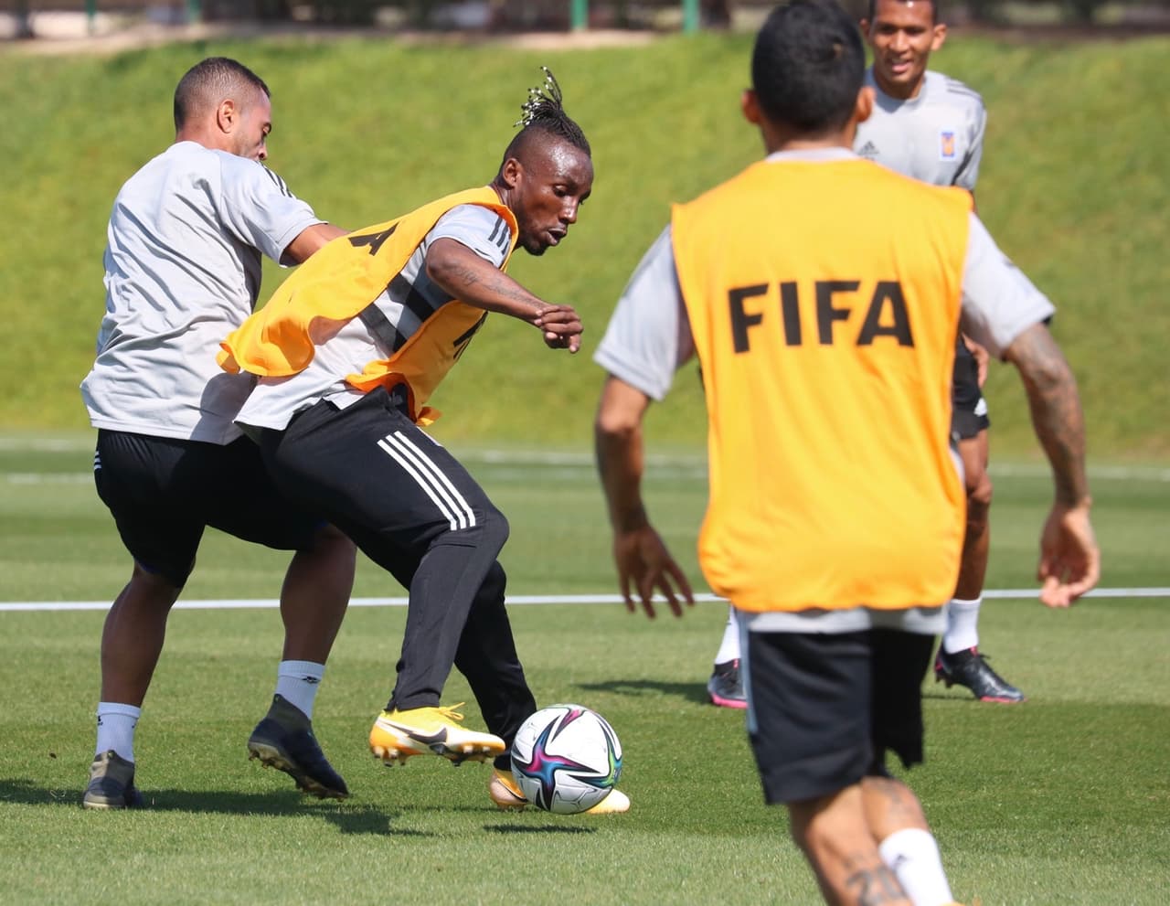 El conjunto felino, representante de la Concacaf, lució relajado y en forma para medirse al Ulsan Hyundai en el Al Rayyan Stadium. El timonel de la UANL confía en que Gignac pueda jugar, mientras que Carlos González aún está en duda por lesión.