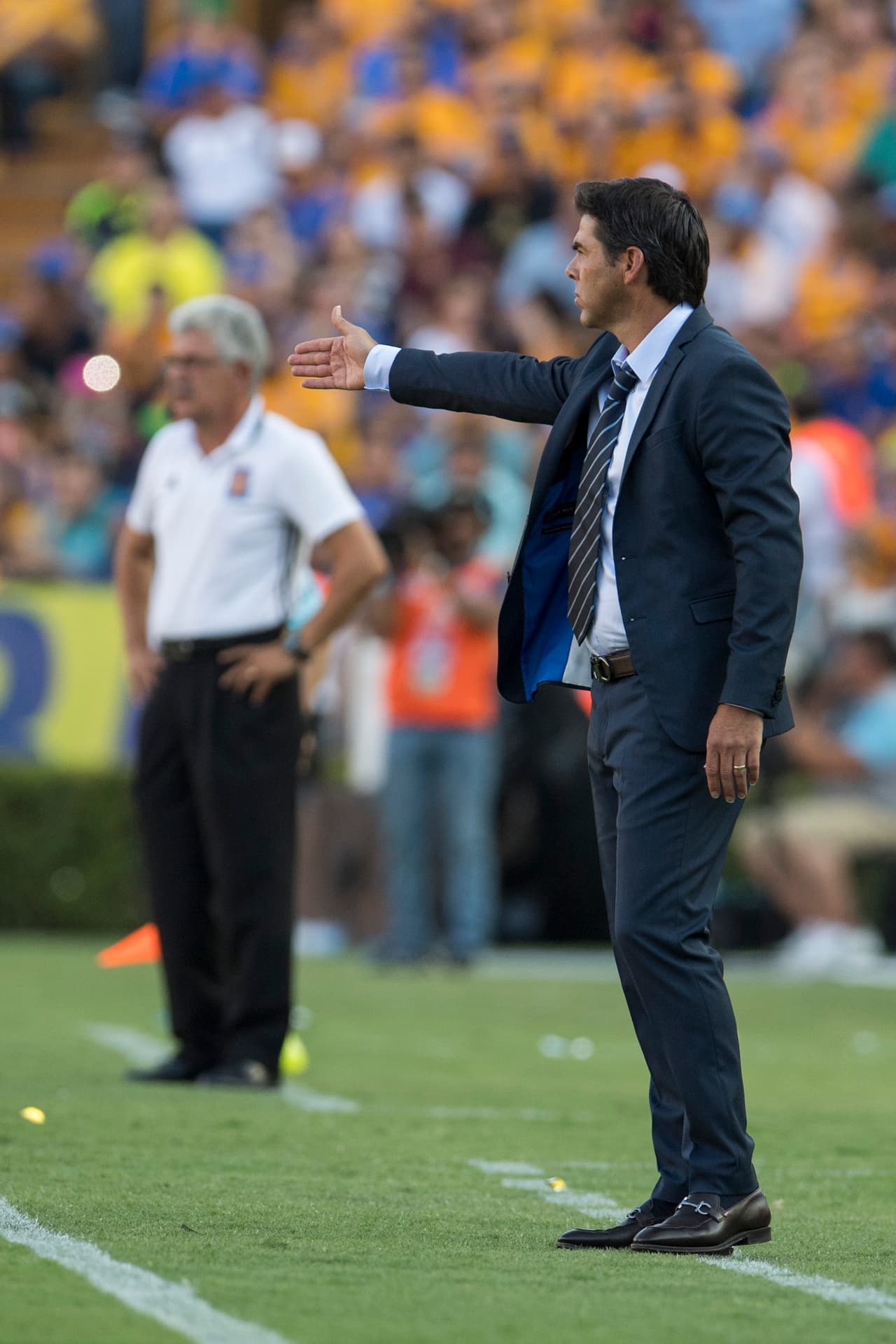 Rafael "Chiquis" García poco pudo hacer para ordenar a los suyos. La superioridad de Tigres fue muy evidente.