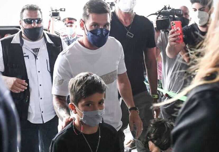 Messi ya vuela hacia París tras dar negativo de coronavirus