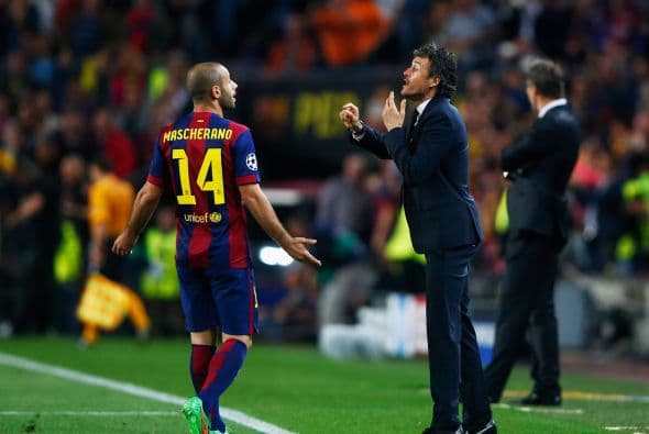 14 JAVIER MASCHERANO Este escudo argentino está convertido en un jugadorazo y en el gran referente defensivo del Barcelona tras la salida de Carles Puyol. Pese a ser un centrocampista nominal de contención, los culés lo habilitaron como central ante las lesiones de sus defensas y ‘Masche’ ha dominado con claridad. El pampero solo se perdió el primer partido de esta Champions por lesión y desde entonces ha jugado cada minuto que los blaugranas has disputado en la Copa europea regalando solo una amarilla.