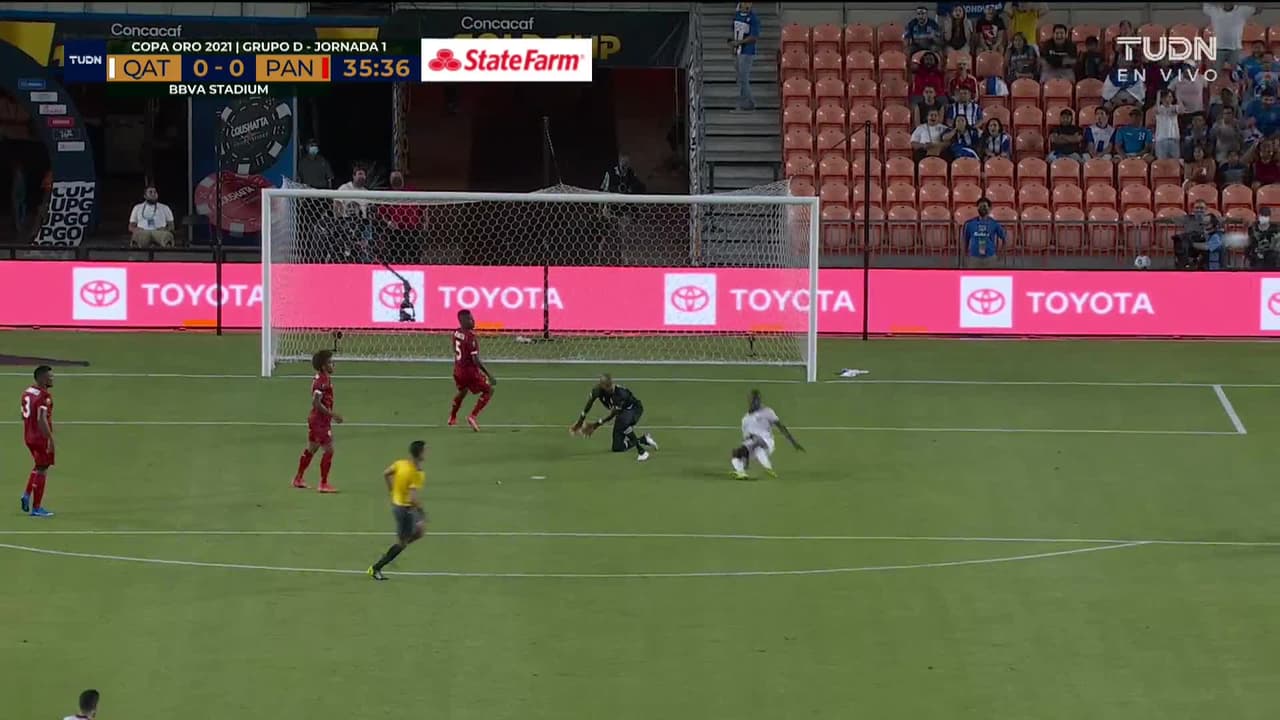 ¡TIRO ATAJADO! disparo por Ali Abdulla.