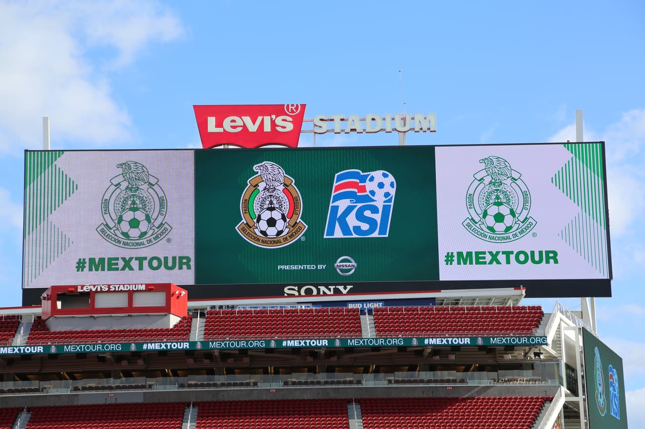 Seguimiento gráfico de los trabajos en cancha de los jugadores, las características del escenario y hasta la alegría de los asistentes en el Levi's Stadium en el partido de México contra Islandia.