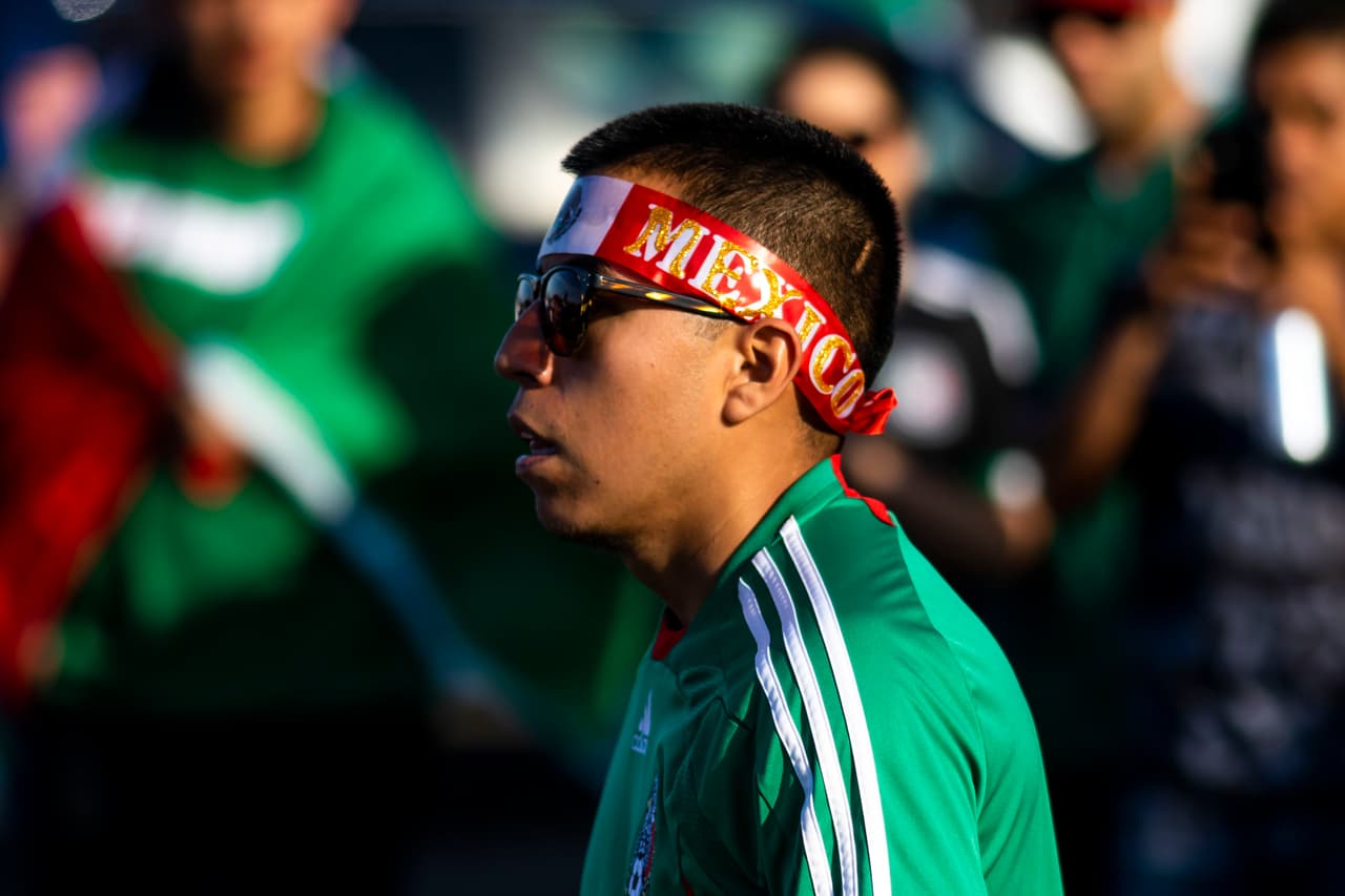 Los aficionados mexicanos viven con optimismo la antesala del juego del Tri contra Chile en San Diego, donde comenzará la era de Gerardo Martino como técnico.
