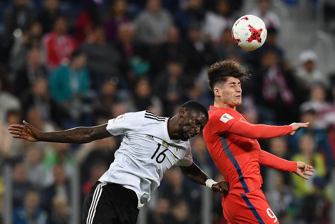 El Pachuca gastó casi dos millones de dólares por los servicios del chileno Ángelo Sagal del Huachipato de Chile. Paradójicamente, Keisuke Honda llegó gratis tras acabar su contrato con el AC Milán.