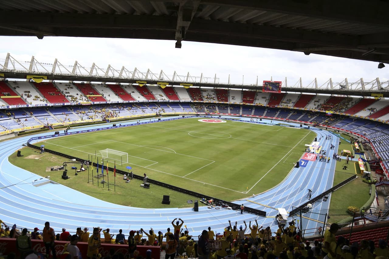 Trece aficionados al Junior de Barranquilla fueron heridos al caer al vacío en el estadio