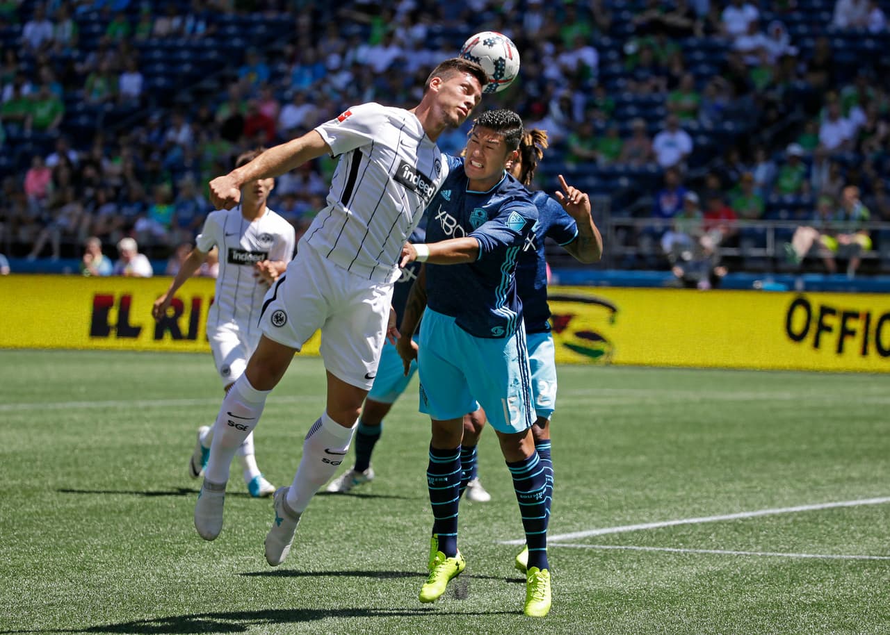 Alfaro, nacido el 25 de junio de 1993, se mudó a Estados Unidos en 2011 por temas familiares. Allí jugó para el equipo de fútbol de su colegio, Cal State Dominguez Hills Toros.