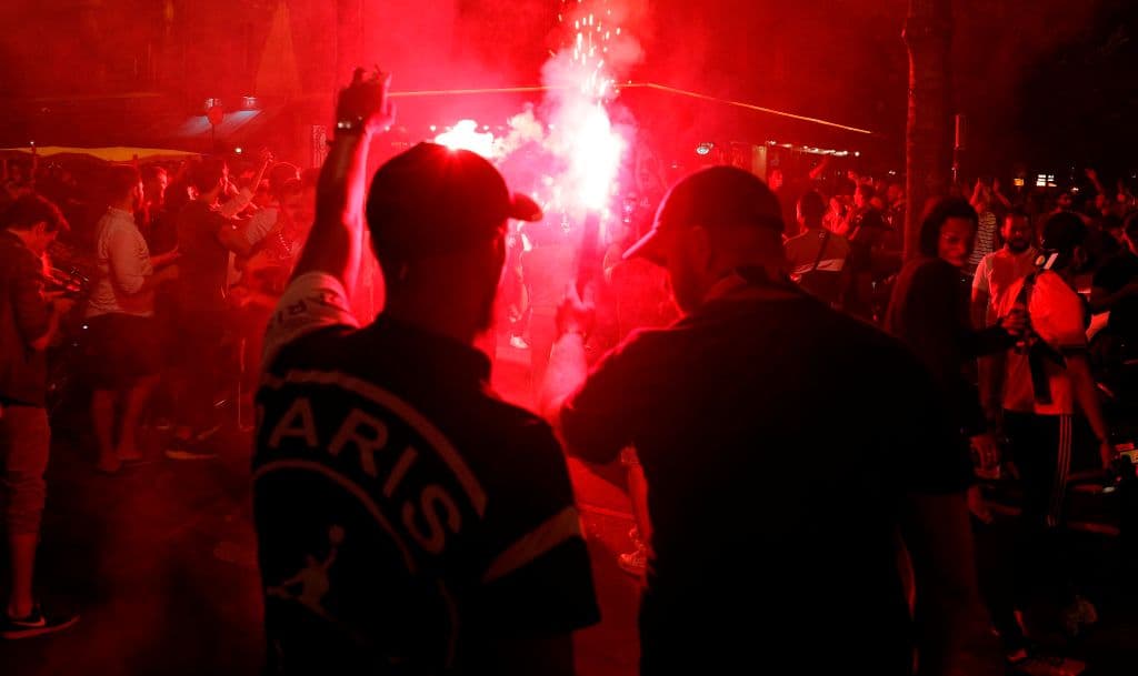 La emoción entre los hinchas fue tal que, en plena pandemia, invadieron las calles de la ‘Ciudad de la Luz’ tras el histórico triunfo.