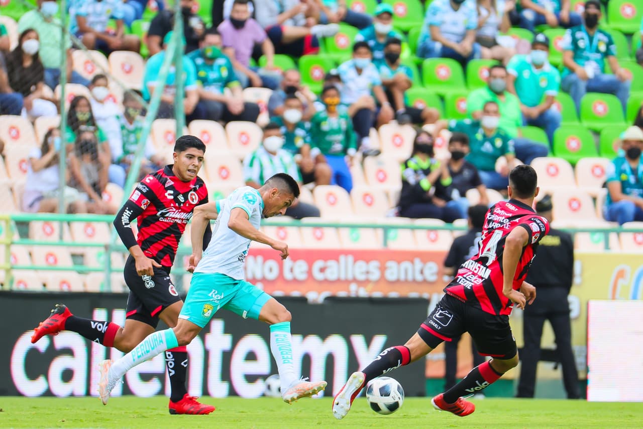 William Tesillo y Ángel Mena son los encargados de batir a Benny Díaz para darle la victoria a León 2-1 sobre Tijuana.