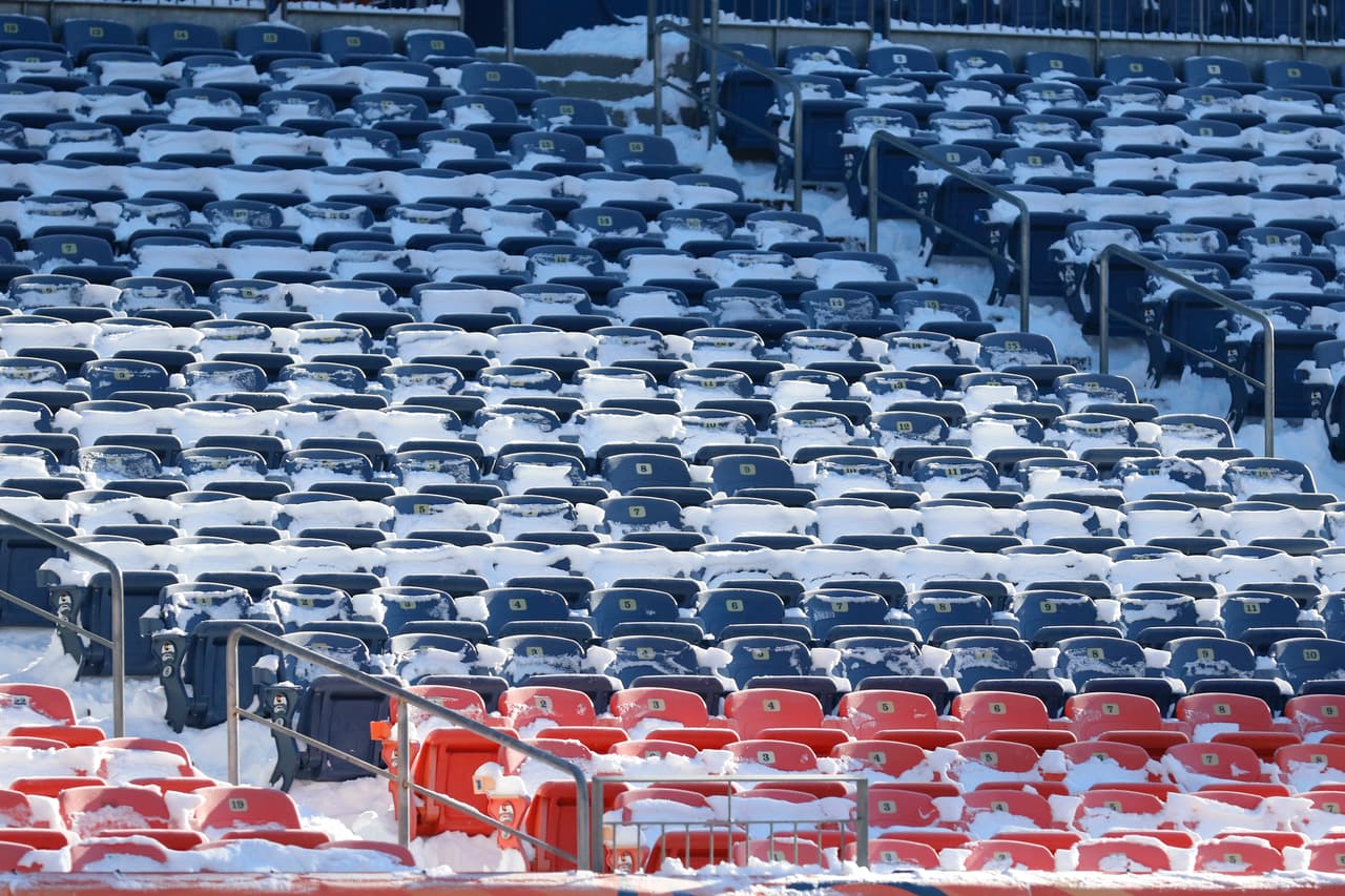 La casa de los Broncos de Denver es uno de los estadios más frios en la Unión Americana.