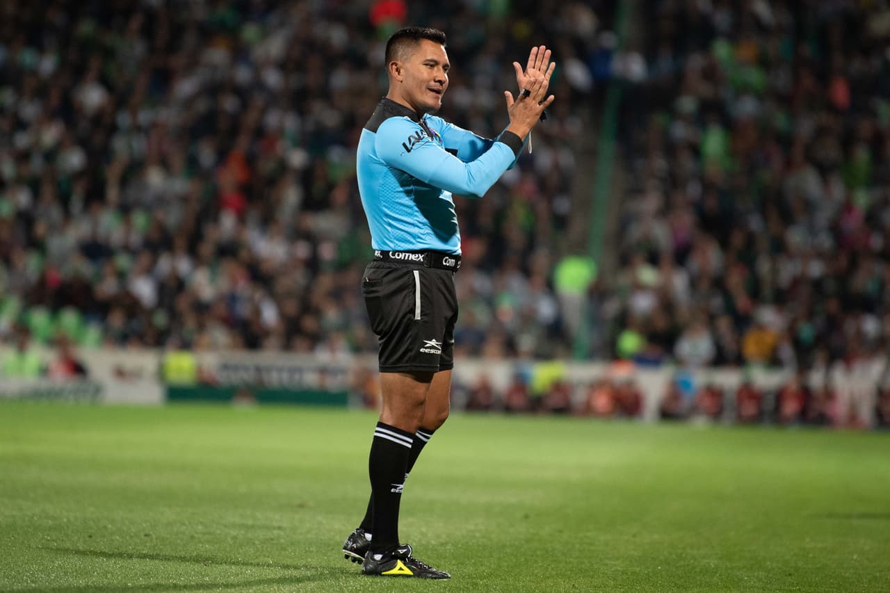 Fernando Guerrero. El polémico árbitro de la Liga MX ‘canta buenas rancheras’ cuando no está en una cancha de futbol.