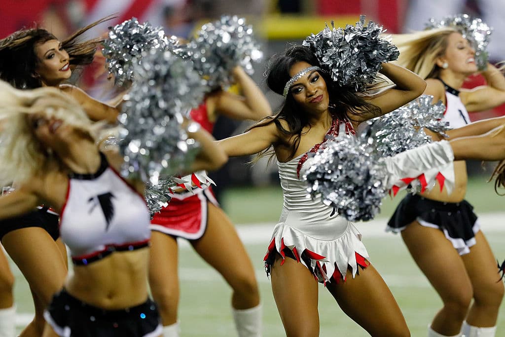 Los Atlanta Falcons tuvieron la ofensiva más explosiva de la NFL esta temporada y lucharan por un pase a la Final de división ante los Seahawks. Gran parte de su éxito se debe al apoyo incondicional que les brindaron sus bellas cheerleaders.