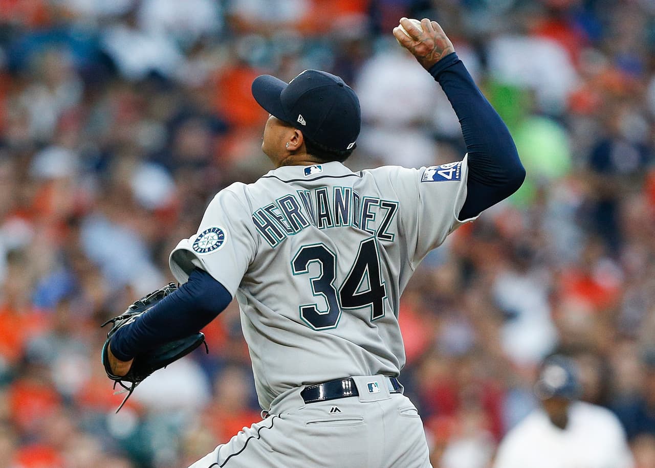 Seattle 0 - 3 Houston: Felix Hernández lanzó 5 entradas y salió del partido con una lesión en la ingle. Preocupa la salud del lanzador estelar.