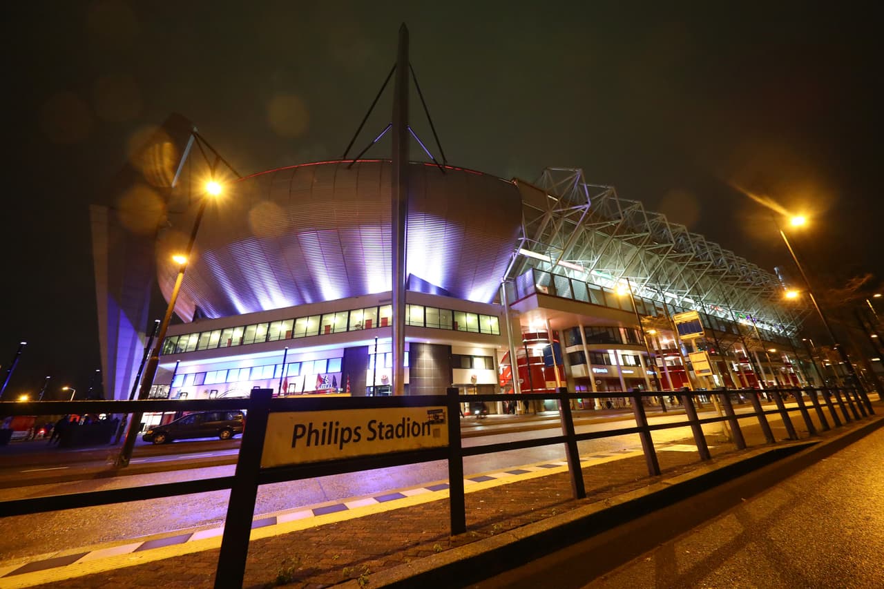 Las calles de Eindhoven tienen una magia especial para recibir el partido del PSV contra Barcelona en el Grupo B de la Champions League.