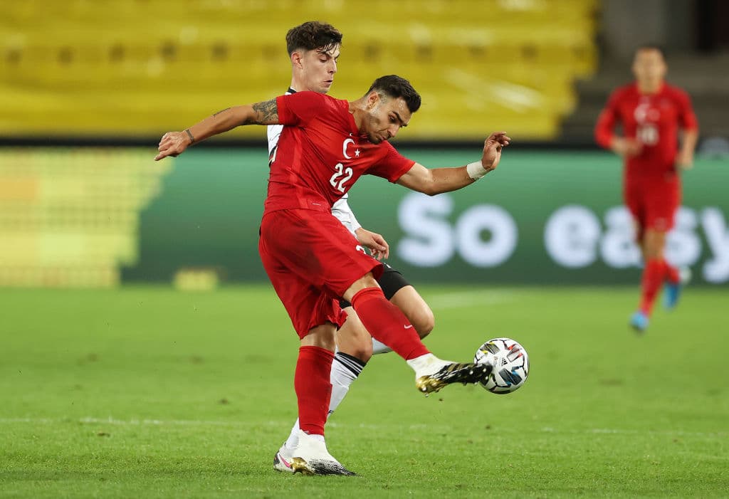 Por Alemania marcaron Draxler (45+1’), Neuhaus (58’) y Wadlschmidt (81’). Por Turquía anotaron Tufan (49’), Karaca (67’) y Karaman (90+4’). En la tercera fecha de la Nations League Alemania se medirá ante Ucrania y Turquía a Rusia.