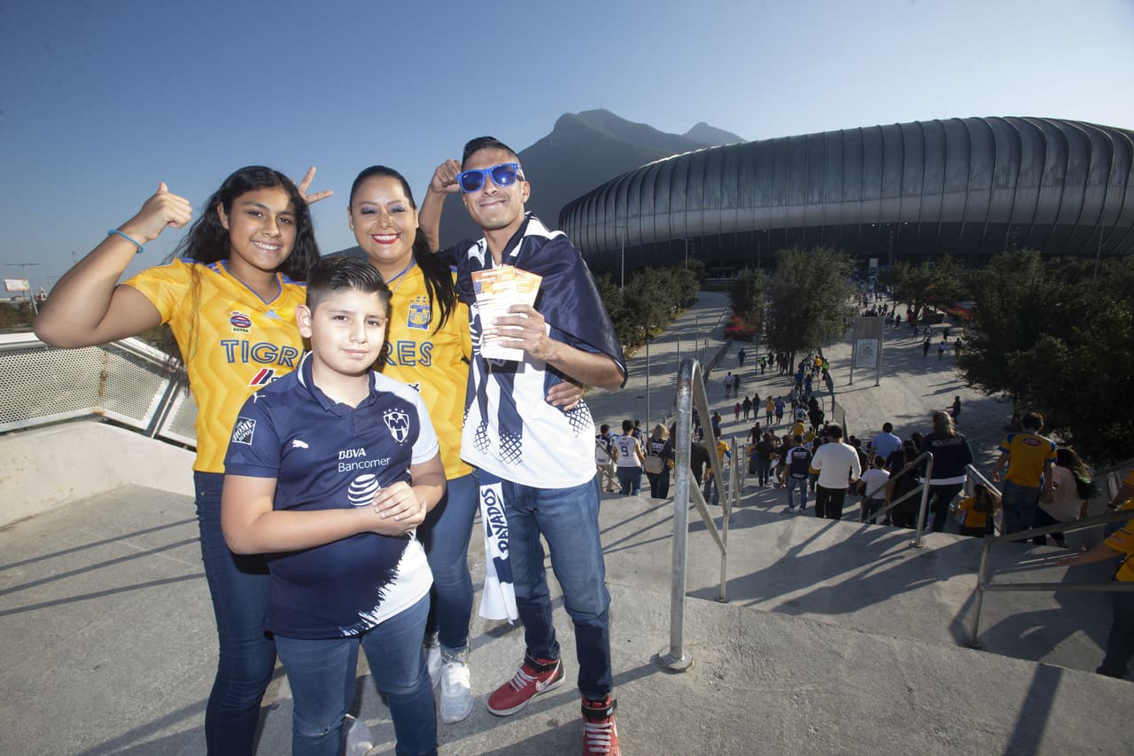 La afición de ambos conjuntos llegó con mucha ilusión para presenciar este encuentro.