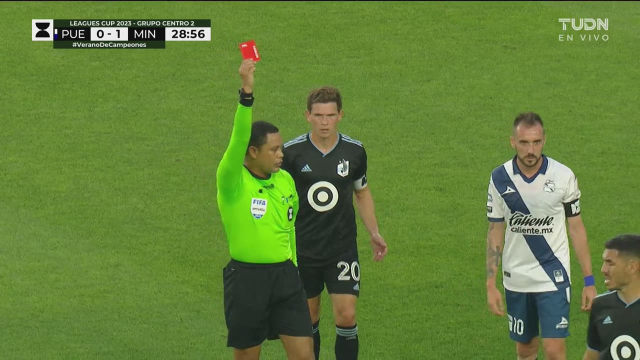 ¡Michael Boxall se va a las regaderas!