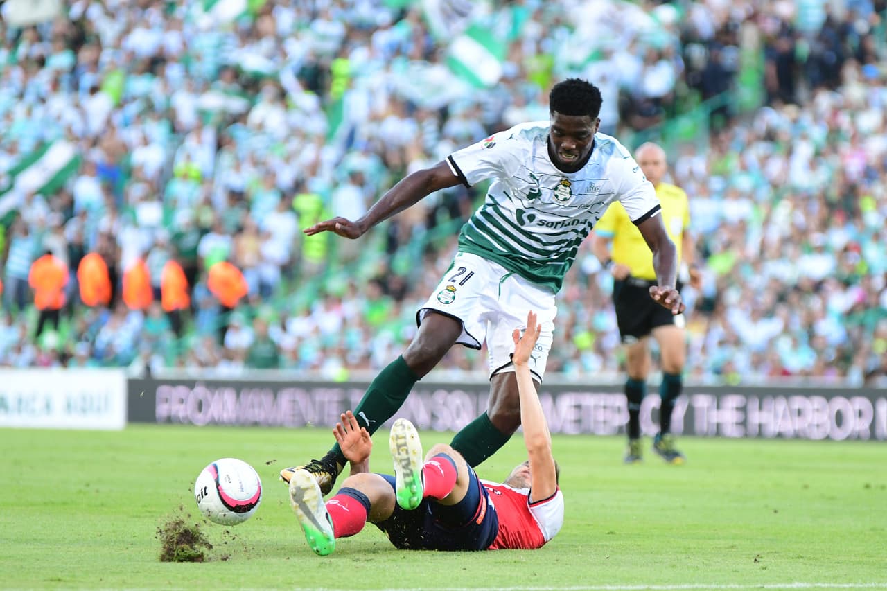 Djaniny Tabares fue de los mejores de Santos tanto en ataque como en defensa.