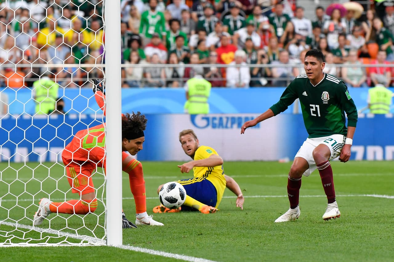 El golpe de gracia contra Álvarez fue un balón que le rebotó y terminó por entrar de autogol para el el 3-0, con lo que remataba su mal partido.