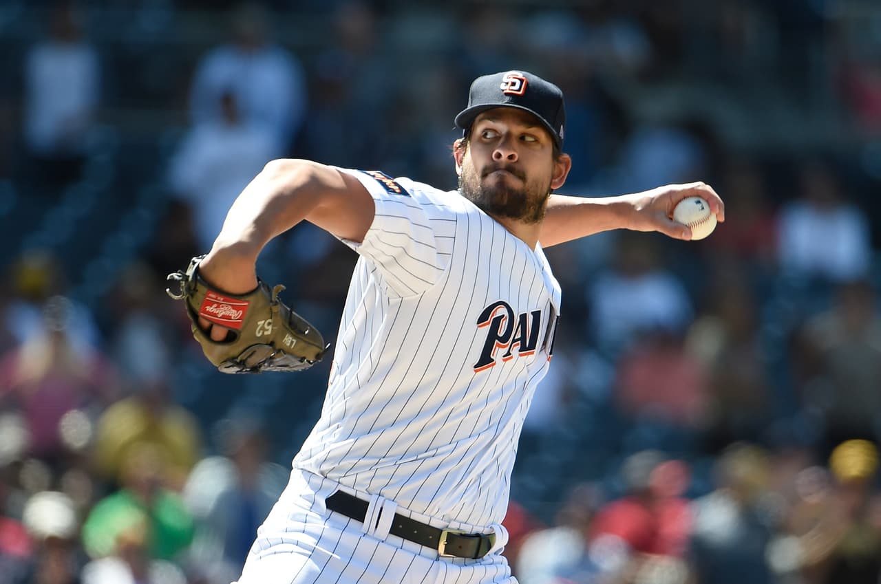 Brad Hand, de los Padres de San Diego, ha tenido un gran 2018. El cerrador de los Padres recibe su segunda nominación al Juego de Estrellas y en 28 oportunidades de rescate, acumula 24.
