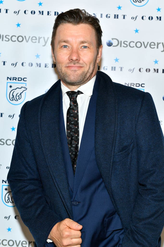 Sin embargo, ante la muerte de su tirano padre, Hal se ve obligado a retomar la vida de la que quería huir para ser el nuevo rey: Enrique V.
<br>