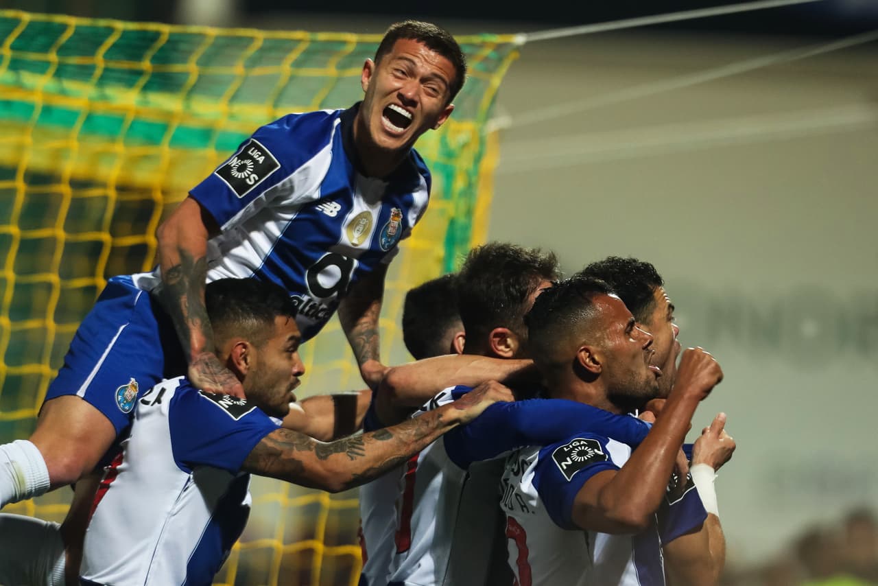 Porto sigue líder con 57 puntos, cuatro más que el Benfica que el lunes recibirá al Chaves. El próximo rival del puntero será justamente el clásico contra los 'Encarnados'.